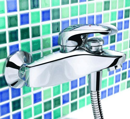 Wall Mounted Bath Shower Mixer Tap With Shower Kit (Chrome). additional image