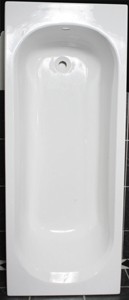 Thames White acrylic bath. 1700 x 700mm. Legs included. No Tap holes.