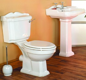 Thames Traditional four piece bathroom suite with 1 tap hole basin.