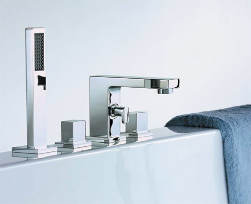 4 Tap Hole Bath Shower Mixer Tap With Shower Kit (Chrome). additional image