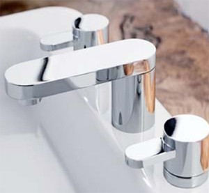 3 Tap Hole Bath Filler Tap (Chrome). additional image