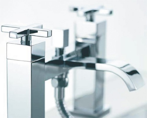 Bath Shower Mixer Tap With Shower Kit (Chrome). additional image