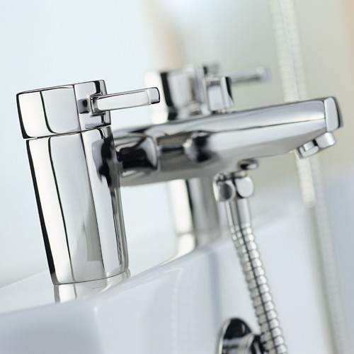 Bath Shower Mixer Tap With Shower Kit (Chrome). additional image