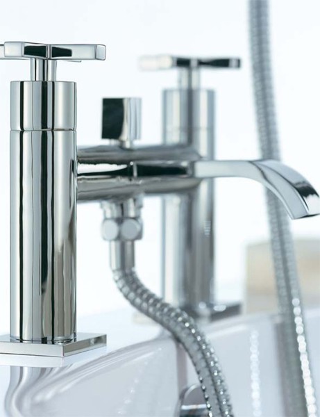 Bath Shower Mixer Tap With Shower Kit (Chrome). additional image