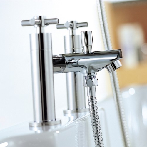 Bath Shower Mixer Tap With Shower Kit (Chrome). additional image