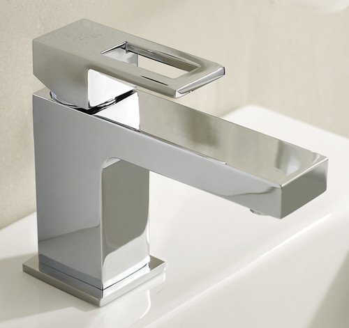 Basin Mixer Tap With Push Button Waste (Chrome). additional image